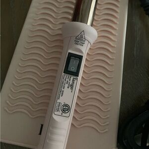 L'ange Hair Curling Wand in Pink and Gold with mat
